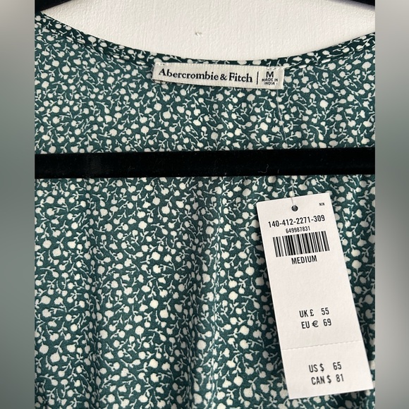 NWT Green Floral Abercrombie Blouse- Medium - Picture 4 of 4